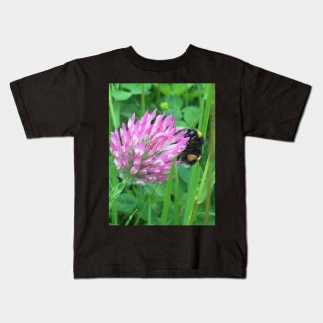 Busy Bumble Bee on a Four Leaf Lucky Clover Kids T-Shirt by Bucklandcrafts